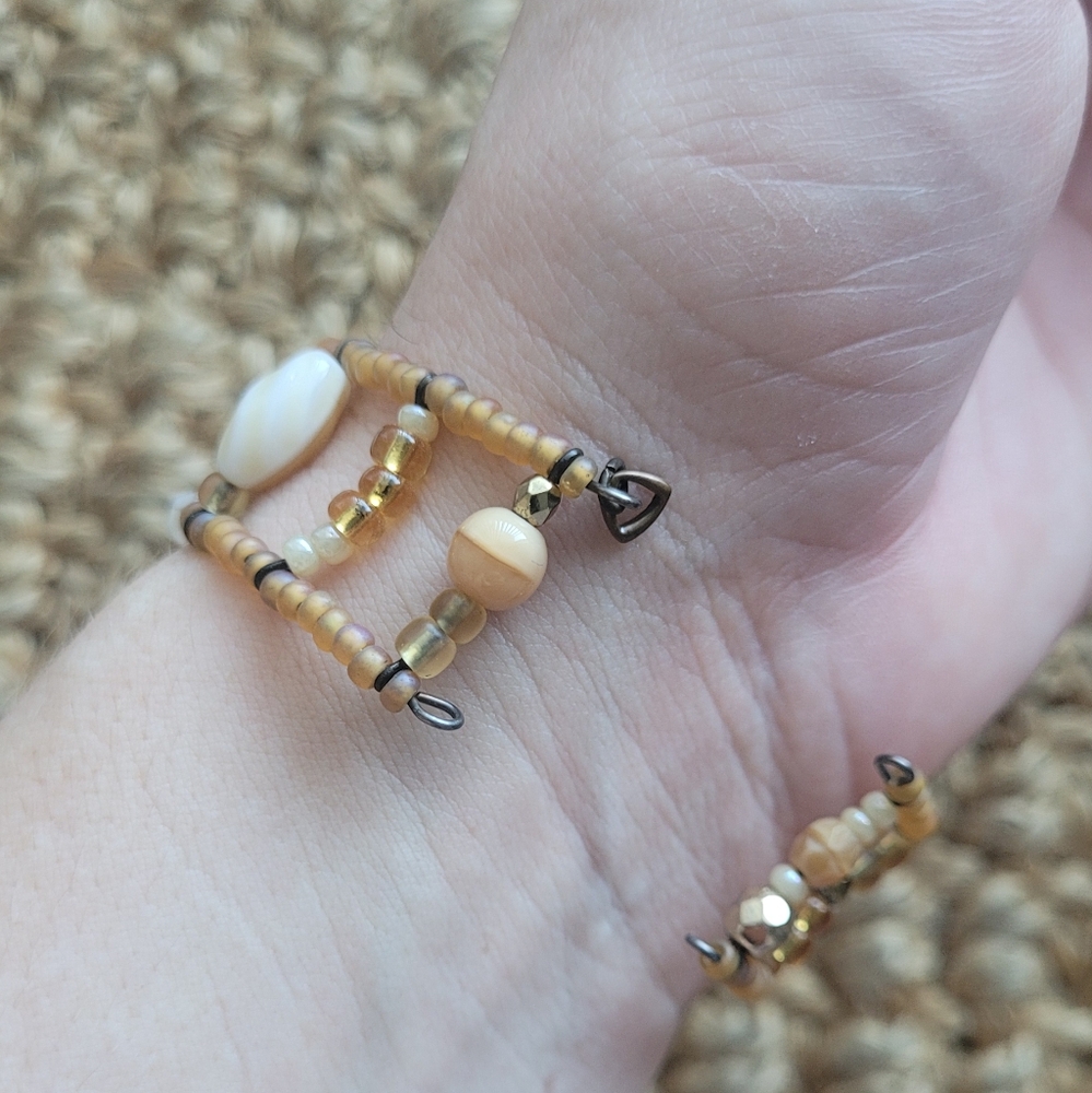 Amber beaded open bracelet - Picture 3 of 5